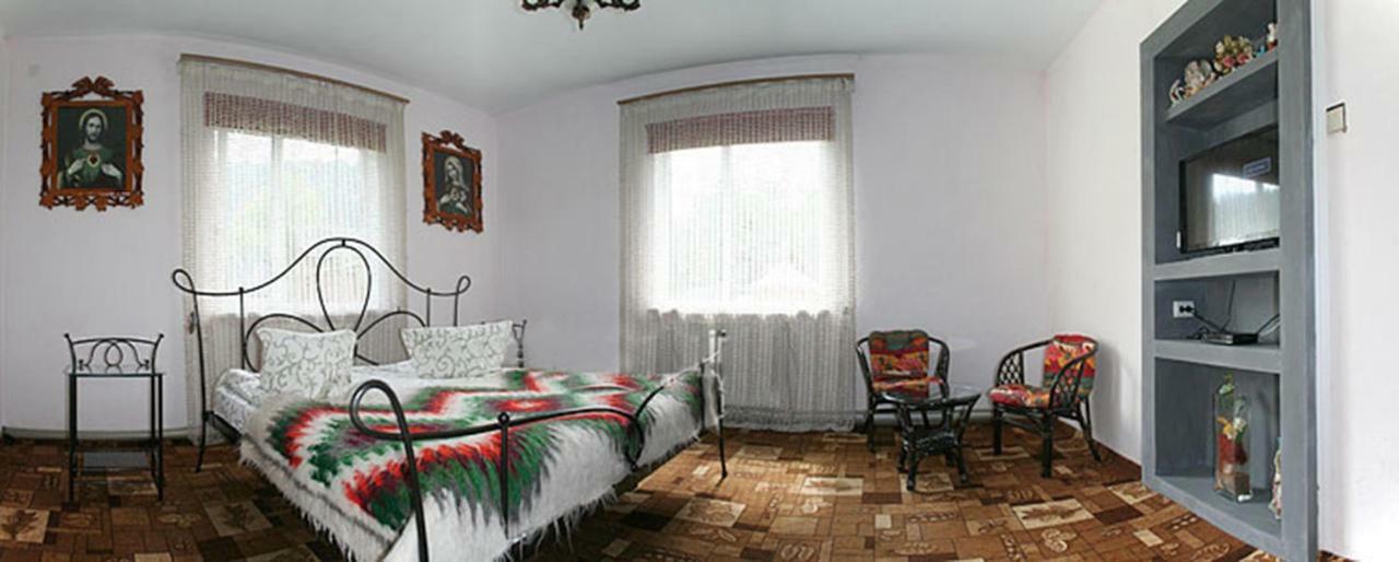 Садиба Там Де Гори Krivorovnya Exterior foto